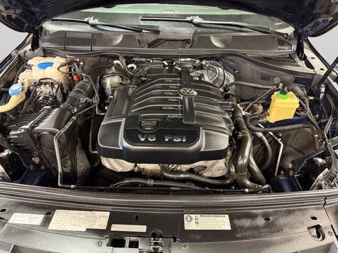 Used 2013 Volkswagen Touareg Sport image 27