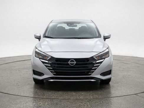 Used 2025 Nissan Versa SV image 2