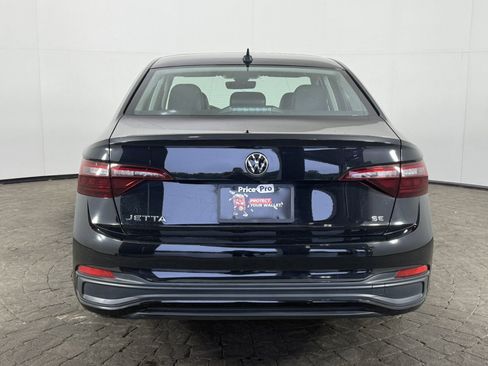 Used 2023 Volkswagen Jetta SE w/ Panoramic Sunroof Package FWD image 6