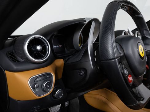 Used 2016 Ferrari California T RWD image 32