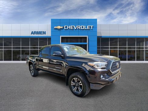 Used 2018 Toyota Tacoma TRD Sport AWD/4WD image 4