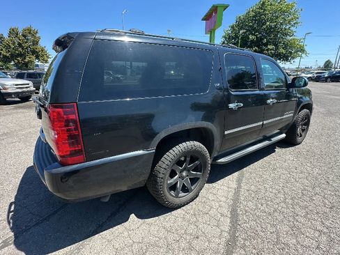 Used 2012 Chevrolet Suburban LTZ image 3