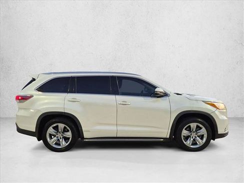 Used 2015 Toyota Highlander Limited Platinum AWD/4WD image 4