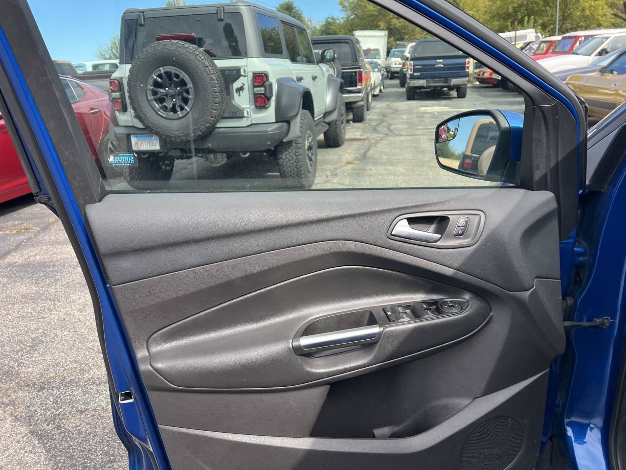 Used 2018 Ford Escape SE FWD image 8