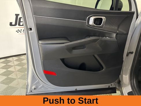 Used 2024 Kia Sorento S w/ Panoramic Sunroof Package image 9