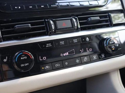 Certified 2025 Nissan Pathfinder SL AWD/4WD image 16