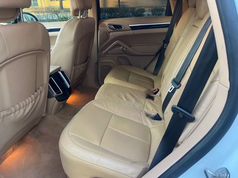 Used 2014 Porsche Cayenne S image 17