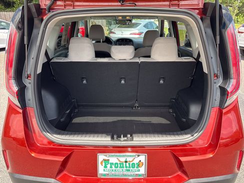 Used 2025 Kia Soul LX FWD image 25