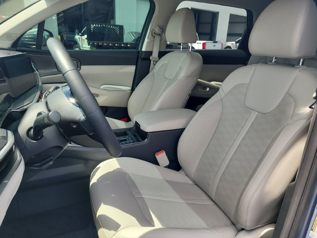 Used 2025 Kia Sorento S FWD image 17