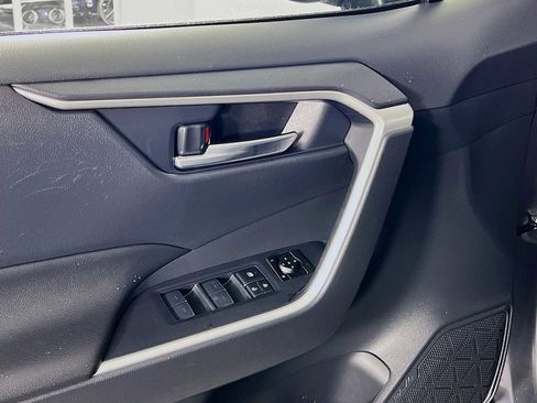 Used 2023 Toyota RAV4 SE image 17