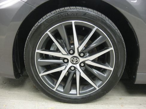 Used 2023 Toyota Camry XLE image 28