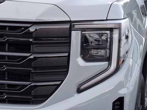 Used 2024 GMC Sierra 1500 Elevation AWD/4WD image 9