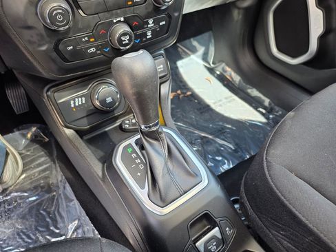 Used 2021 Jeep Renegade Latitude w/ Convenience Group AWD/4WD image 14
