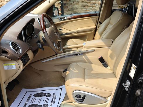 Used 2011 Mercedes-Benz GL 550 4MATIC image 16