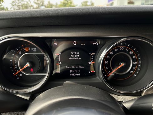 Used 2019 Jeep Wrangler Unlimited Sahara image 18