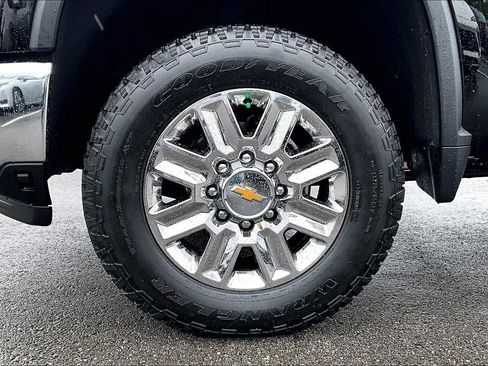 Used 2026 Chevrolet Silverado 2500 LTZ w/ LTZ Convenience Package AWD/4WD image 9