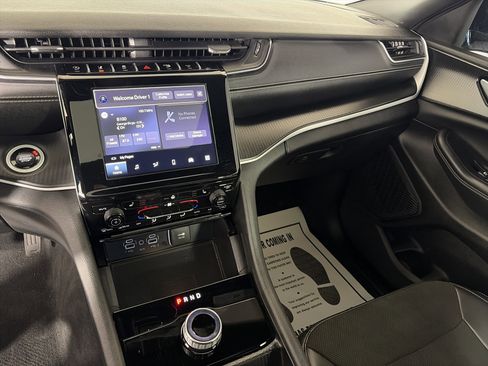 Used 2025 Jeep Grand Cherokee L Altitude image 4