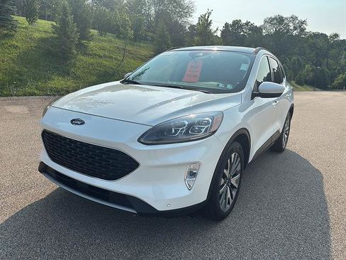 Certified 2022 Ford Escape Titanium AWD/4WD image 8