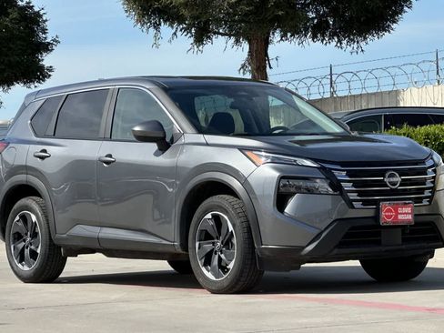 Used 2025 Nissan Rogue SV image 10