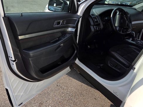 Used 2019 Ford Explorer XLT w/ Equipment Group 202A AWD/4WD image 24