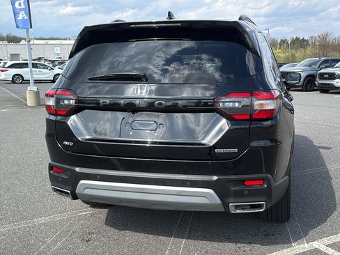 Used 2025 Honda Pilot Touring image 6