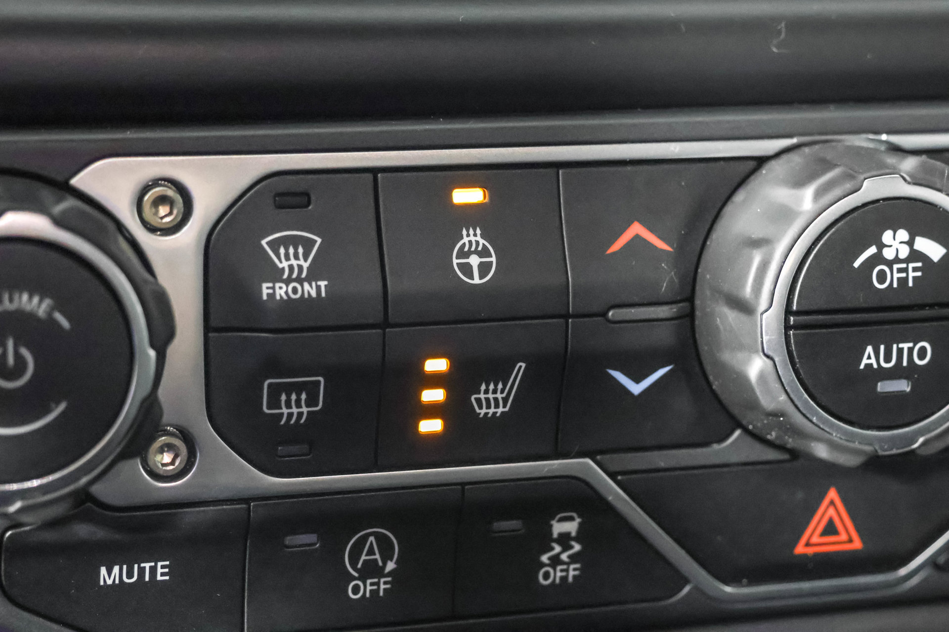 Used 2022 Jeep Wrangler Unlimited Sahara w/ Safety Group AWD/4WD image 11
