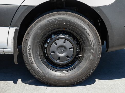 New 2026 Mercedes-Benz Sprinter 2500 image 9