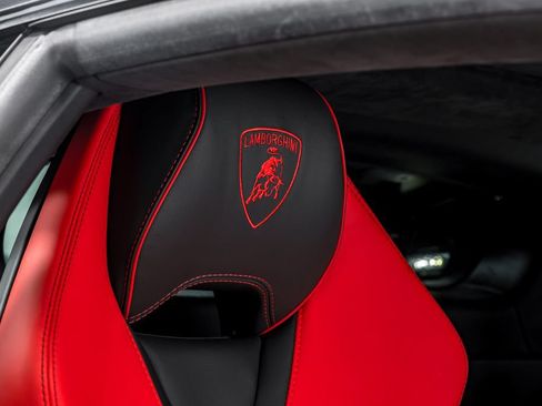 Used 2021 Lamborghini Huracan EVO RWD image 36