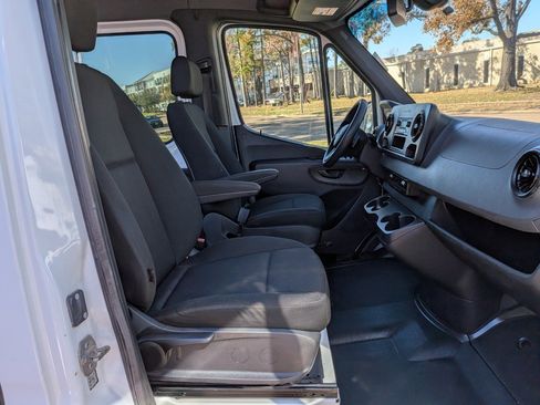 Used 2019 Mercedes-Benz Sprinter 144 image 14