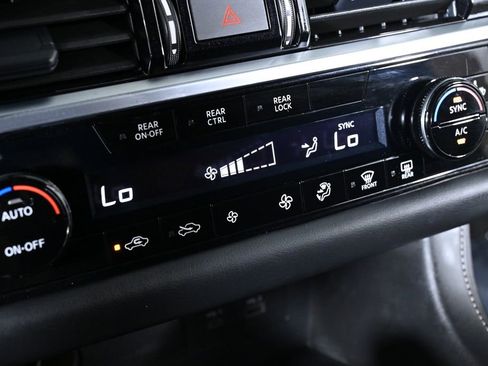 Used 2025 Nissan Pathfinder SV image 18