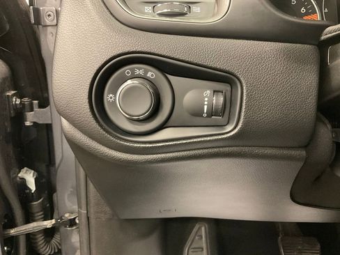 Used 2023 Jeep Renegade Latitude image 15