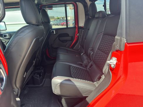 Used 2025 Jeep Gladiator Rubicon AWD/4WD image 10