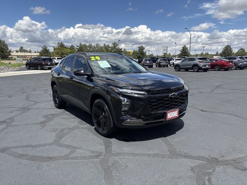 Used 2024 Chevrolet Trax ACTIV w/ Driver Confidence Package FWD image 2
