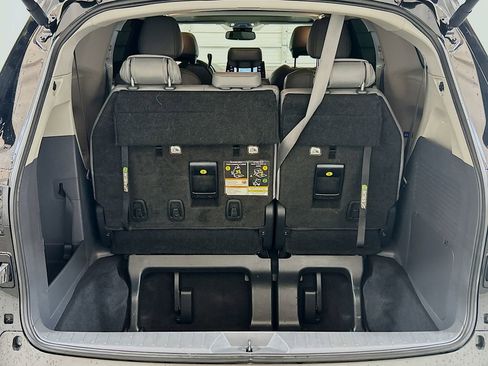 Used 2023 Toyota Sienna XLE w/ XLE Plus Package FWD image 25