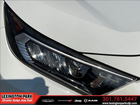 Used 2019 Toyota RAV4 XLE AWD/4WD image 31