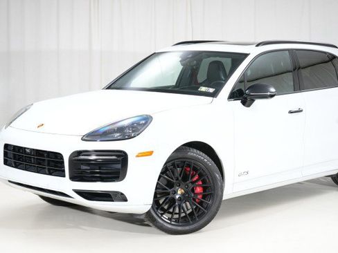 Used 2021 Porsche Cayenne GTS image 3