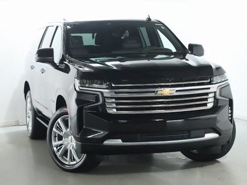 Used 2021 Chevrolet Tahoe High Country w/ Premium Package AWD/4WD image 2
