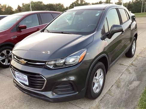 Used 2020 Chevrolet Trax LS w/ Tint and Cruise Package AWD/4WD image 18