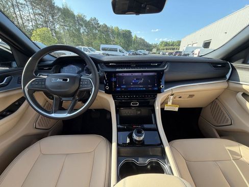 New 2026 Jeep Grand Cherokee Limited RWD image 7
