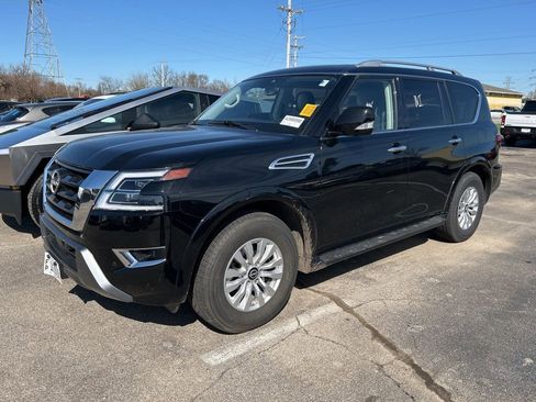 Used 2024 Nissan Armada SV image 1