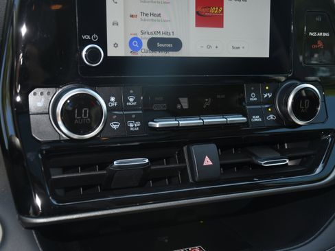 Certified 2025 Toyota Highlander XLE image 15