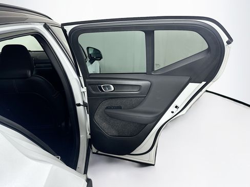 Used 2023 Volvo XC40 Recharge Plus AWD/4WD image 33