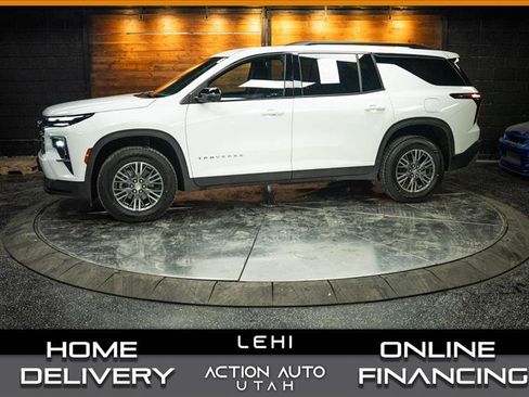 Used 2024 Chevrolet Traverse LT AWD/4WD image 1