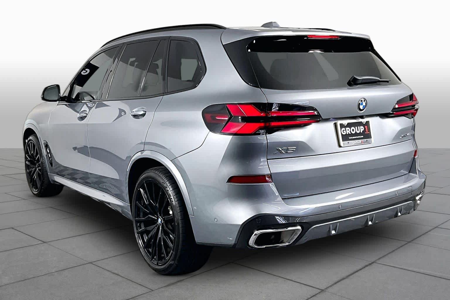 Used 2024 BMW X5 xDrive40i w/ M Sport Package AWD/4WD image 11