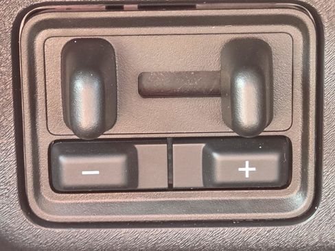 Used 2025 Ford Expedition Active AWD/4WD image 26