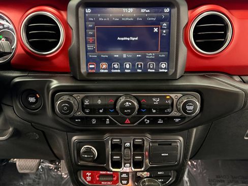 Used 2020 Jeep Gladiator Rubicon w/ Dual Top Group AWD/4WD image 22