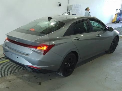 Used 2022 Hyundai Elantra SEL FWD image 4