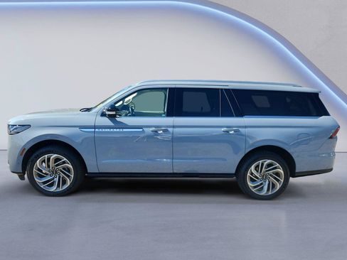 Used 2025 Lincoln Navigator L Reserve AWD/4WD image 6