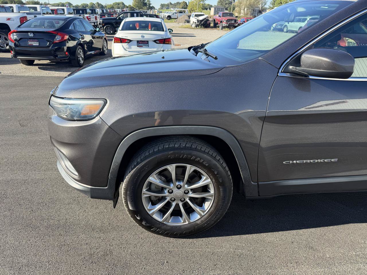 Used 2019 Jeep Cherokee Latitude Plus w/ Cold Weather Group AWD/4WD image 11