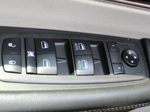 Used 2021 Chrysler Voyager LX image 17